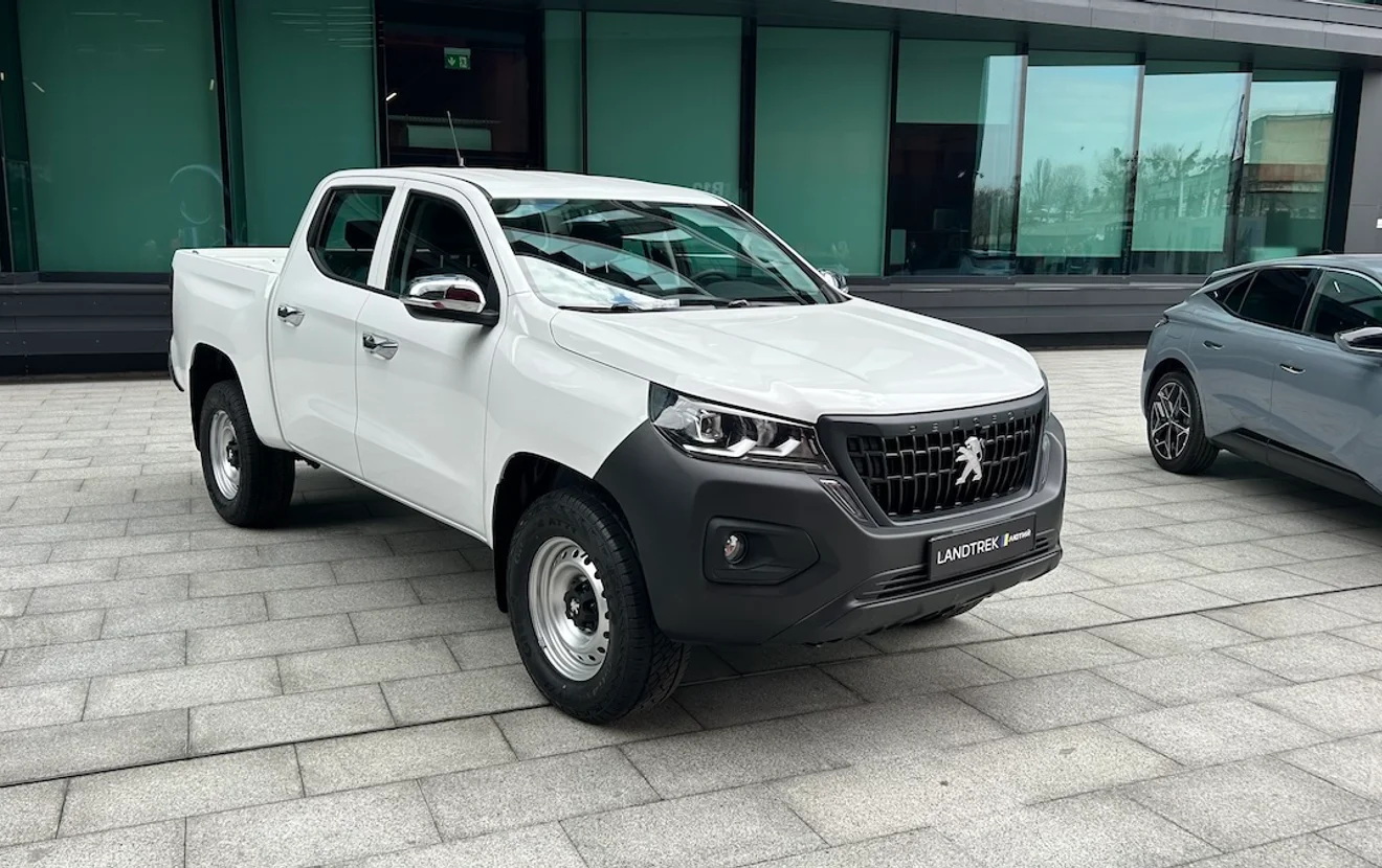 Новинки: Бюджетна версія пікапа Peugeot Landtrek Лютий вийде на український ринок у квітні